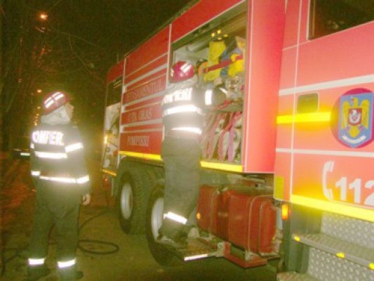 Un bărbat internat la Palazu a incendiat o rezervă. Rezultatul: trei persoane au fost transportate cu elicopterul la Bucureşti!
